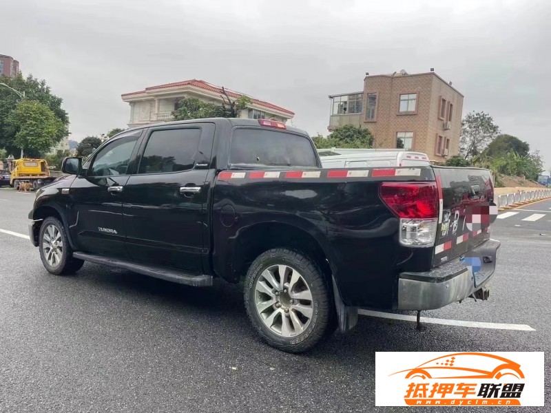  11年豐田坦途轎車 