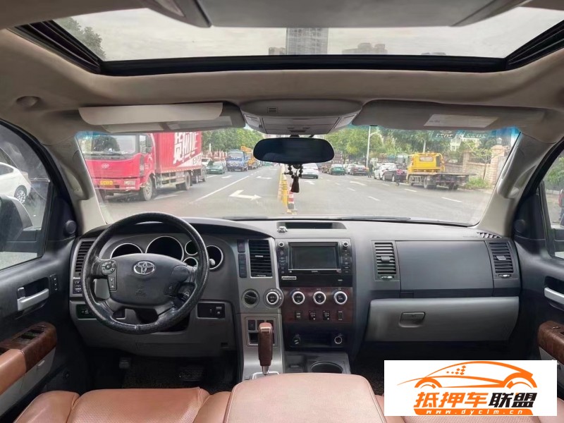  11年豐田坦途轎車 