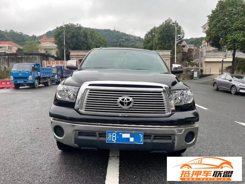  11年豐田坦途轎車 