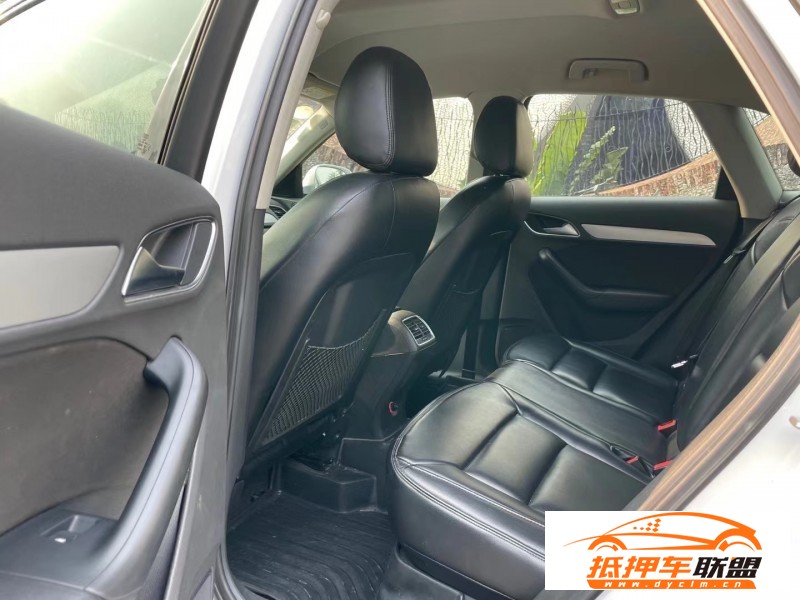  19年奧迪Q3轎車 