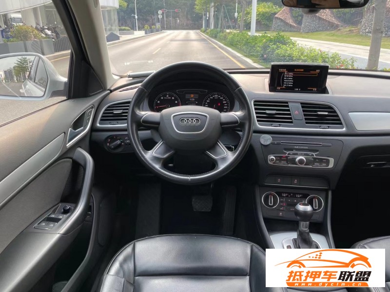  19年奧迪Q3轎車 