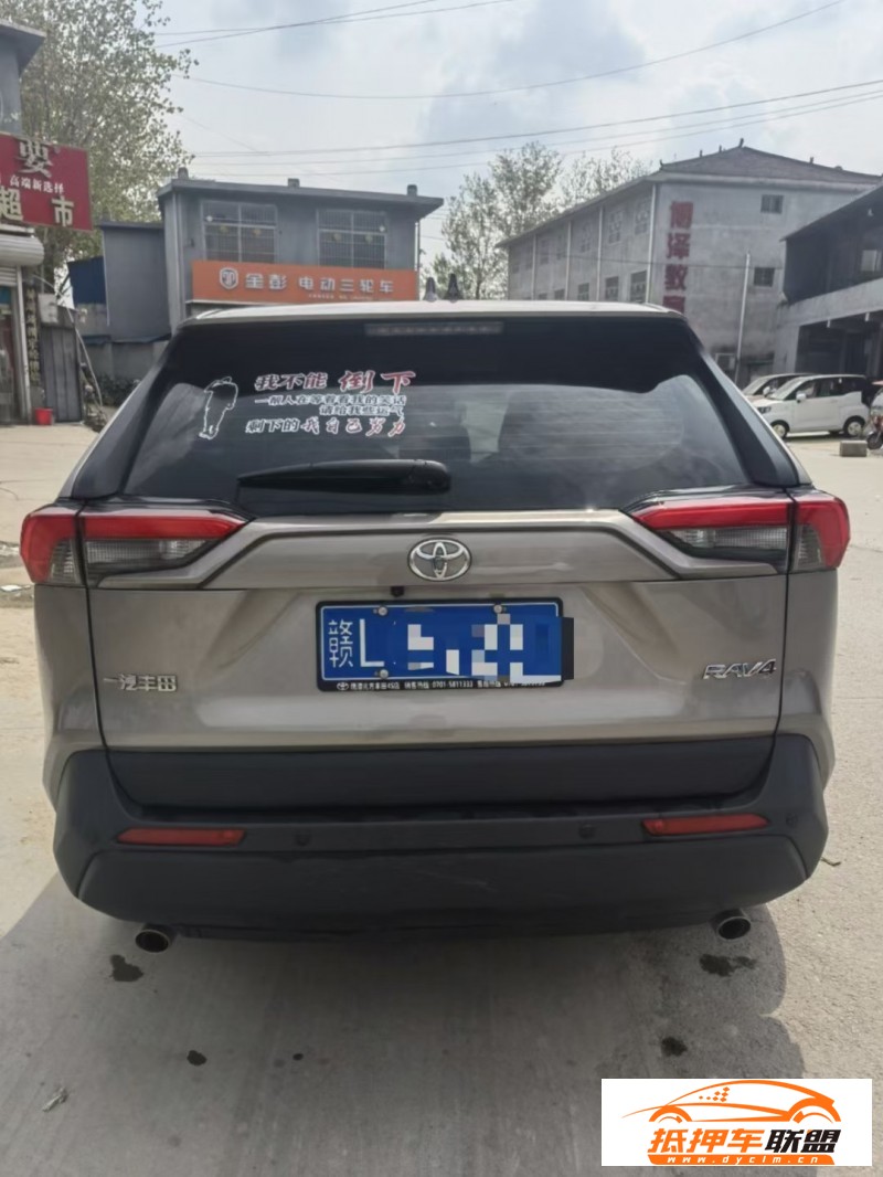  22年豐田RAV4轎車 