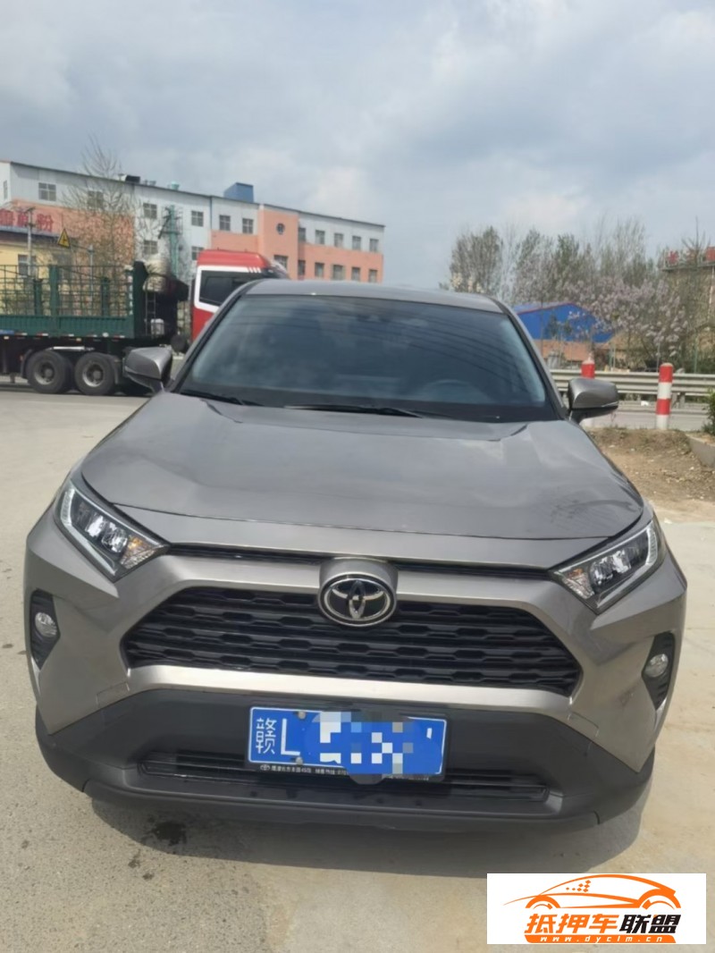  22年豐田RAV4轎車 