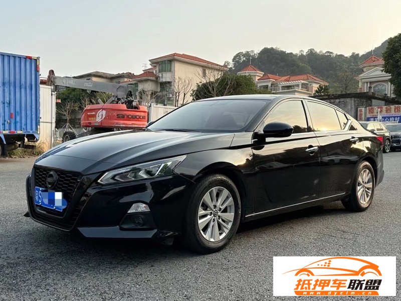  20年日產(chǎn)天籟轎車 