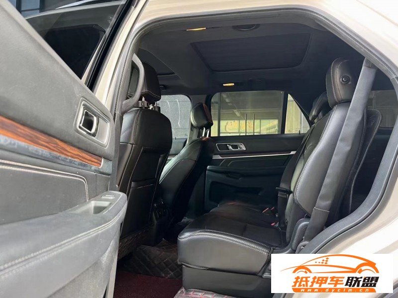  18年福特探險者轎車 