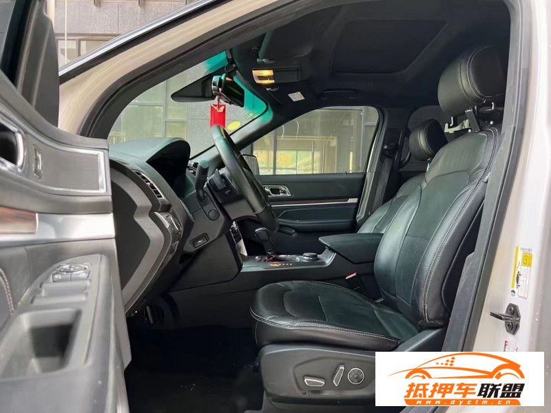  18年福特探險者轎車 