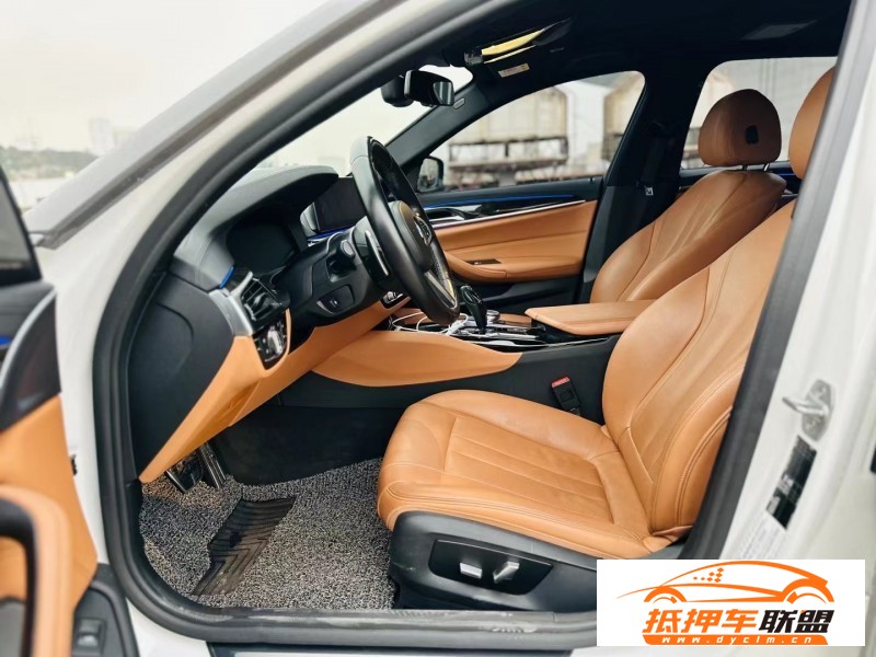  19年寶馬5系轎車 