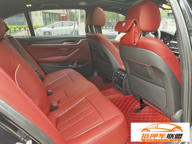  22年寶馬5系轎車 