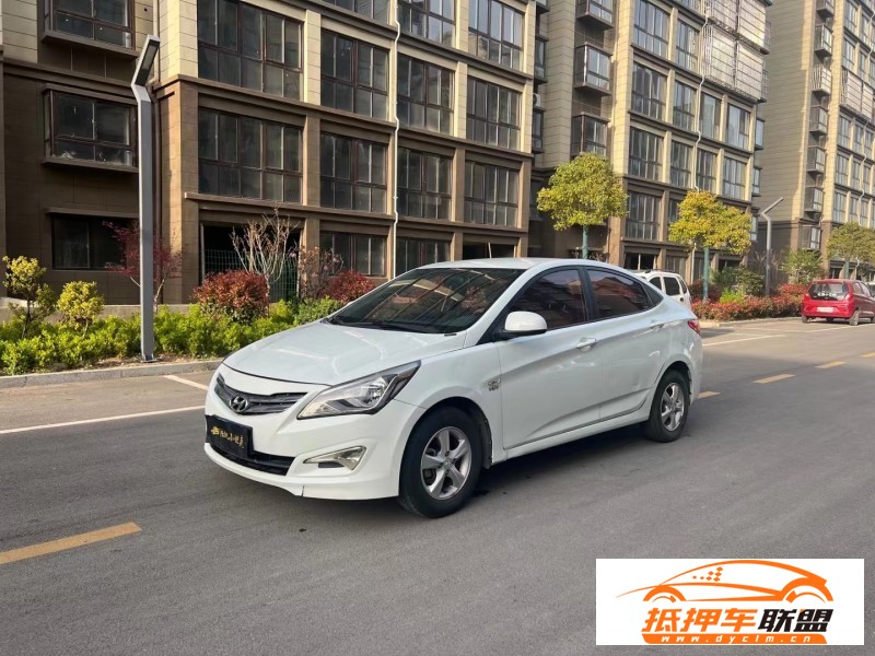  15年現(xiàn)代瑞納轎車 