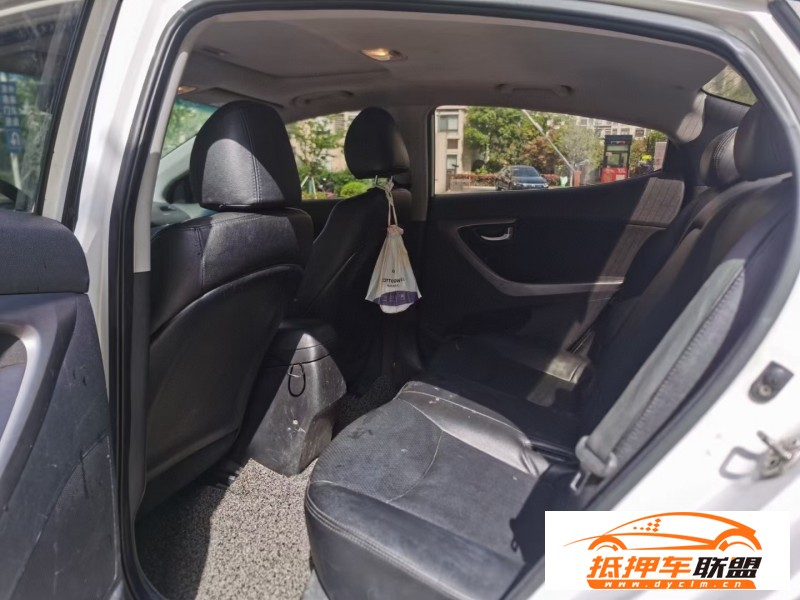 15年現(xiàn)代朗動(dòng)轎車 