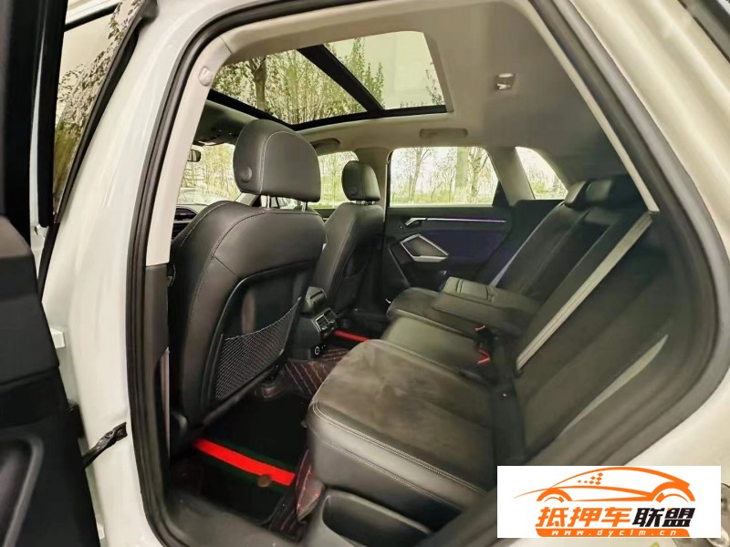 20年奧迪Q3轎車 
