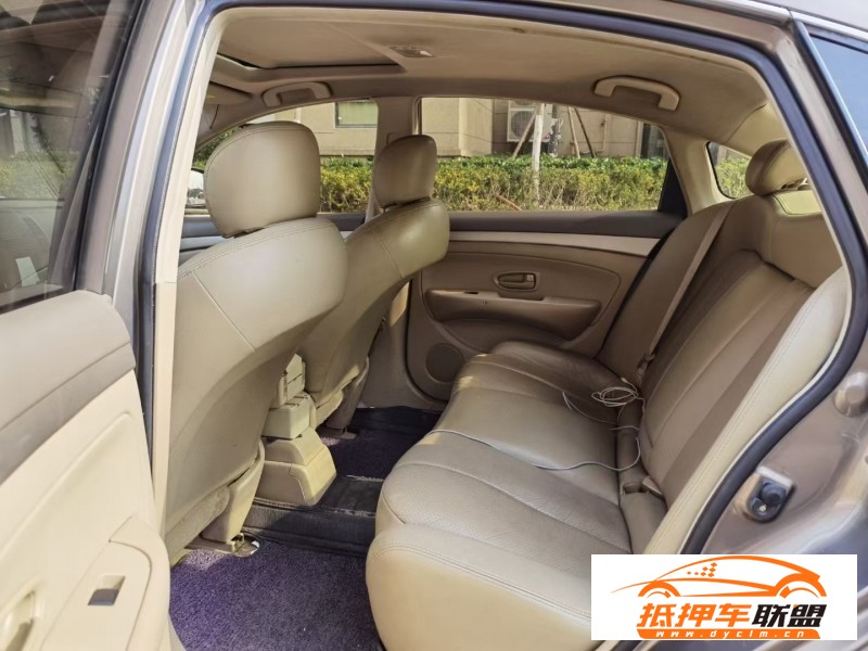  13年日產(chǎn)軒逸轎車 