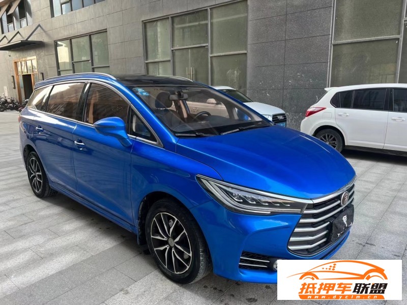  18年比亞迪宋轎車 