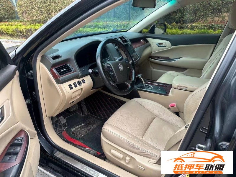  11年豐田皇冠轎車(chē) 