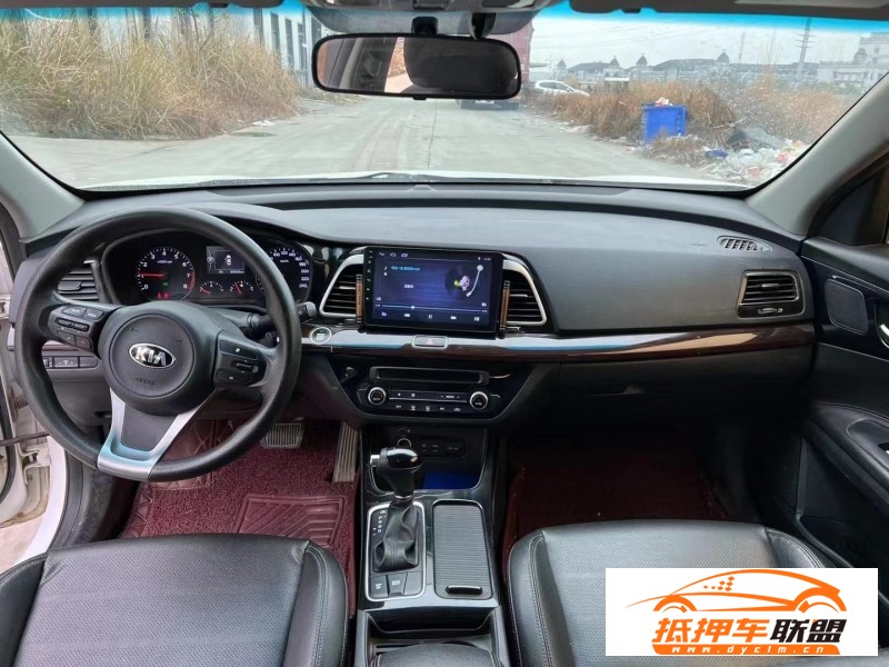  17年起亞K4轎車 