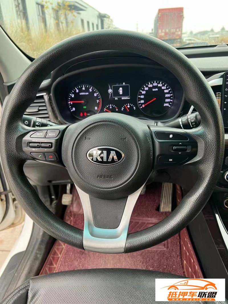  17年起亞K4轎車 