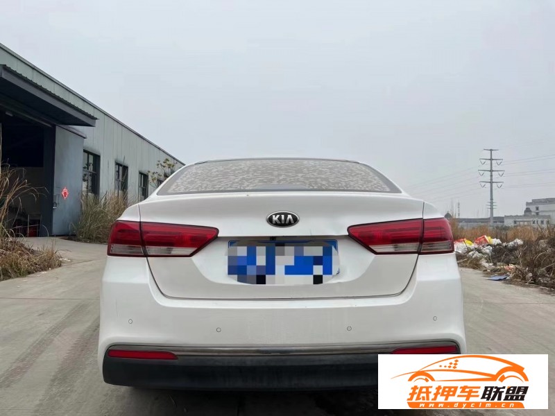  17年起亞K4轎車 