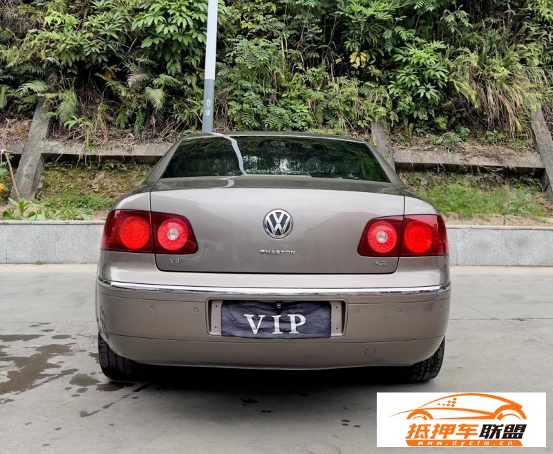  10年大眾輝騰轎車 