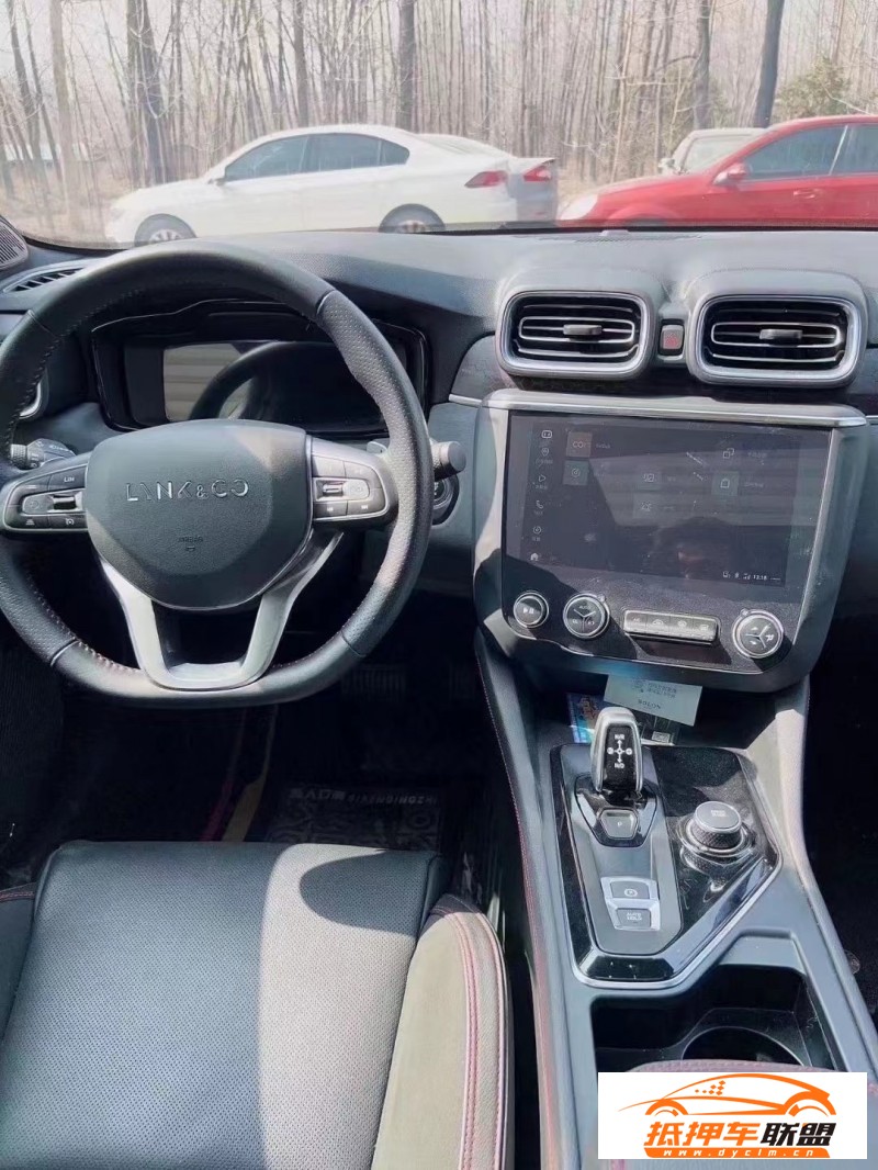  18年領(lǐng)克03轎車 