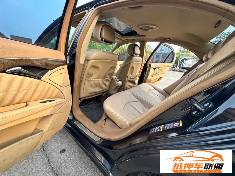  08年奔馳E轎車 