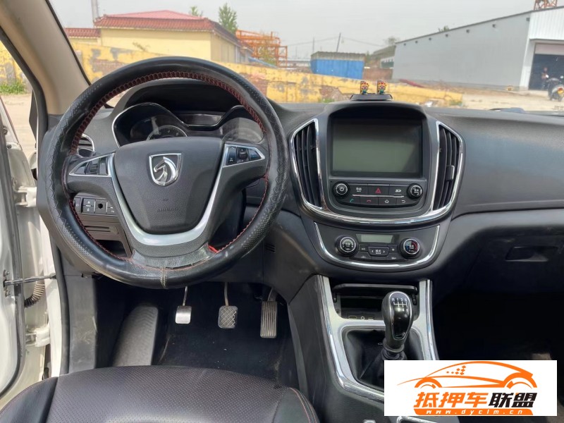  16年寶駿560轎車 