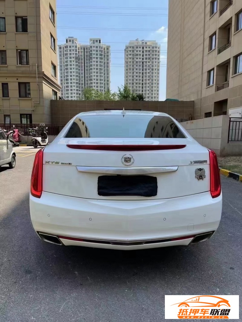  16年凱迪拉克XTS轎車 