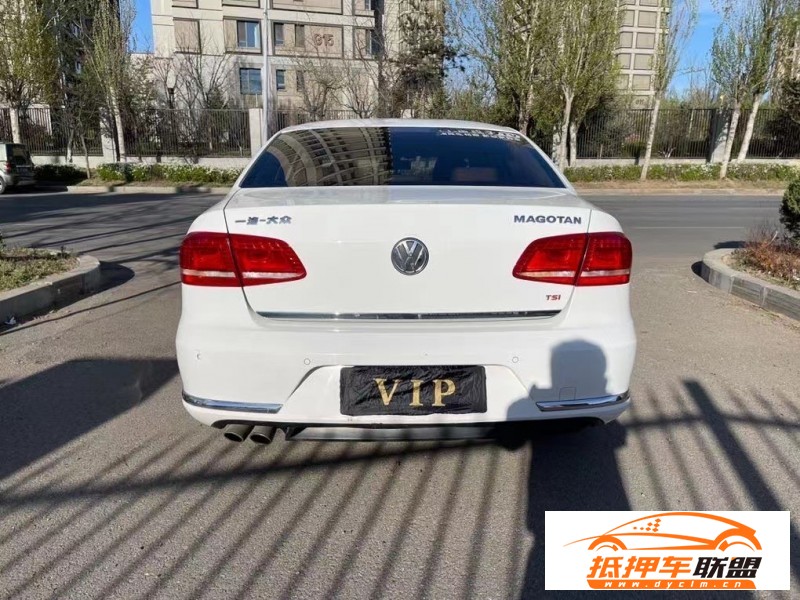  12年大眾邁騰轎車 