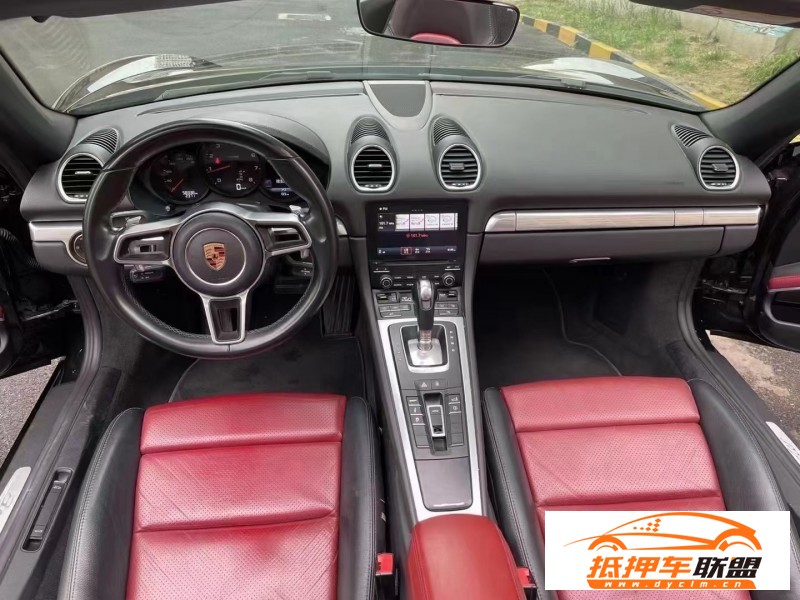  17年保時捷718轎車 