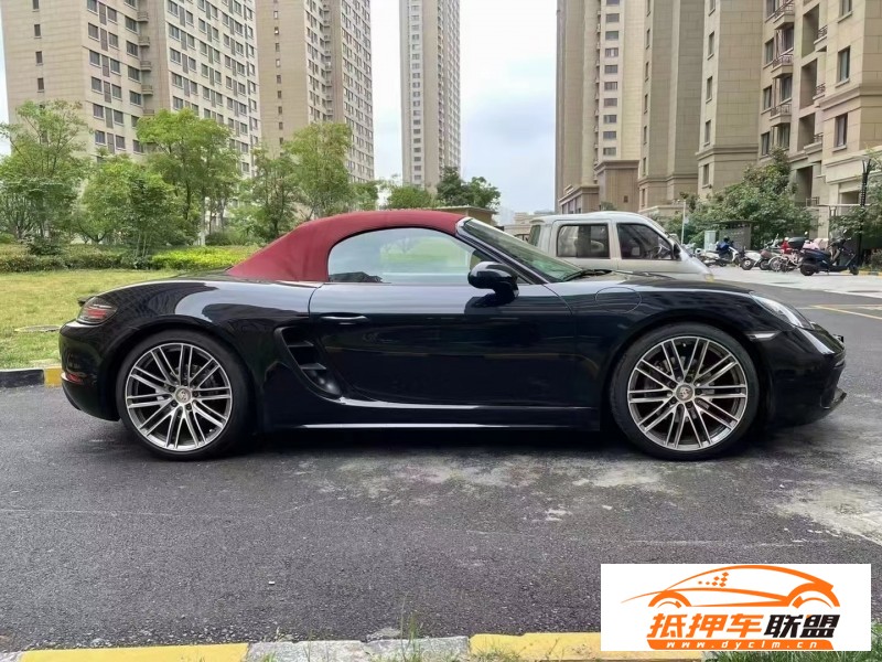  17年保時捷718轎車 