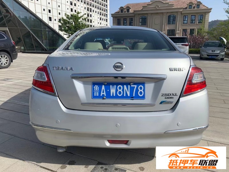  09年日產(chǎn)天籟轎車 