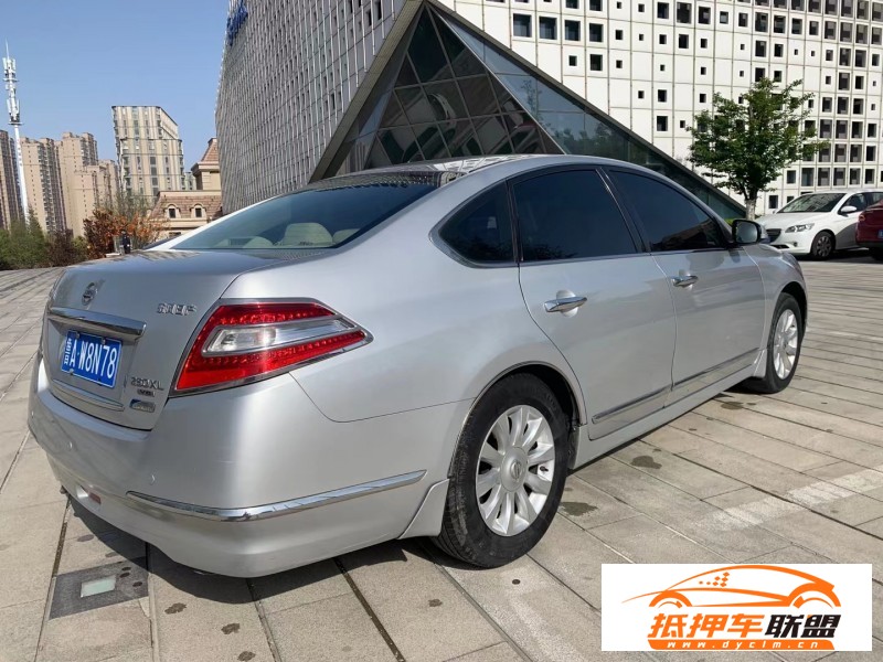  09年日產(chǎn)天籟轎車 
