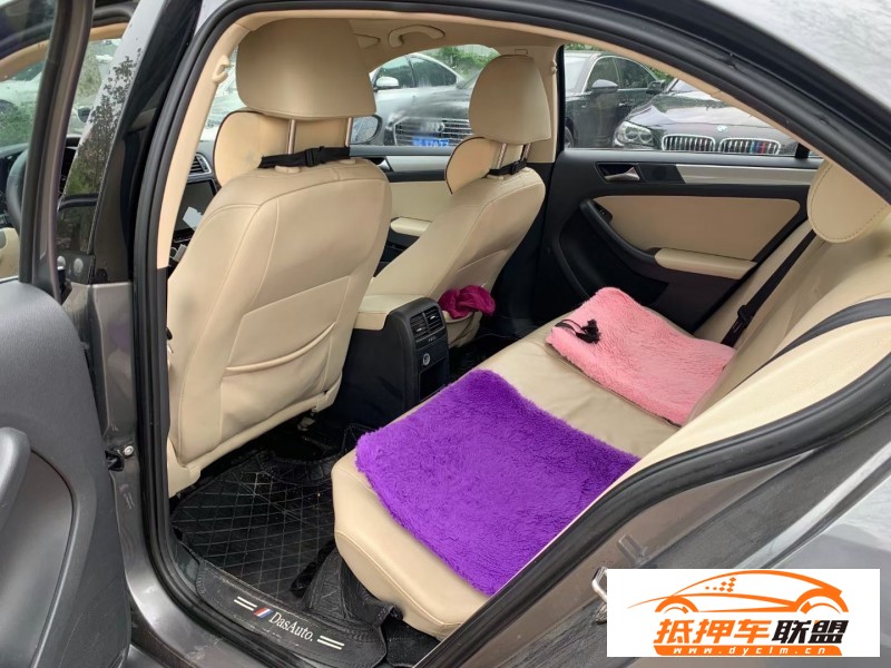  12年大眾速騰轎車 