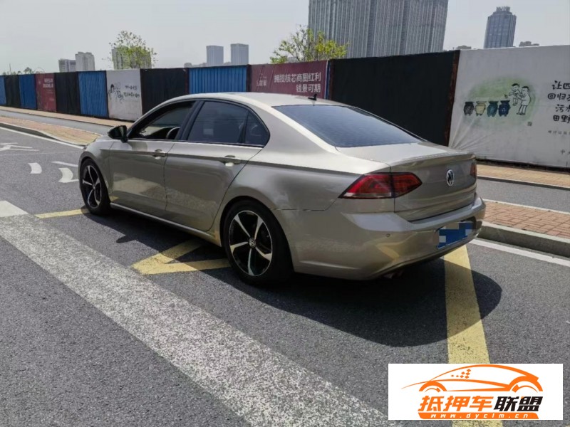  18年大眾凌渡轎車 