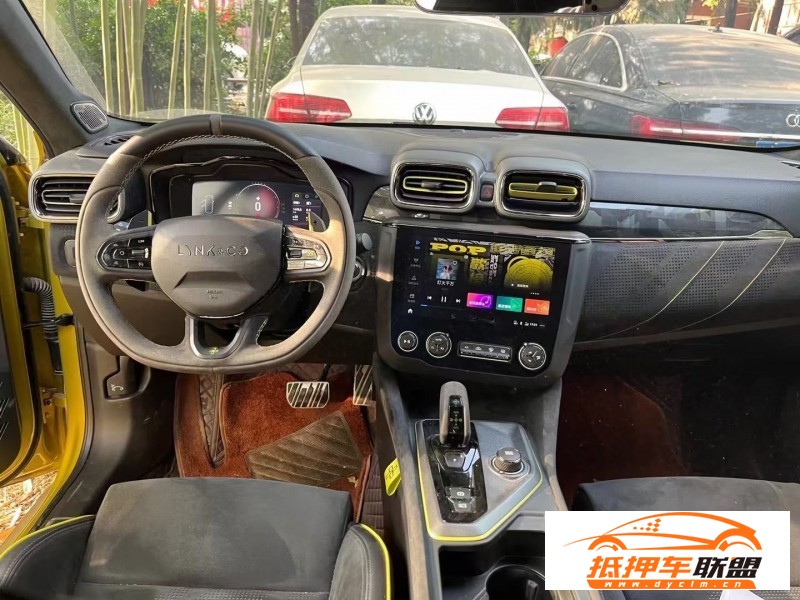  20年領(lǐng)克03轎車 