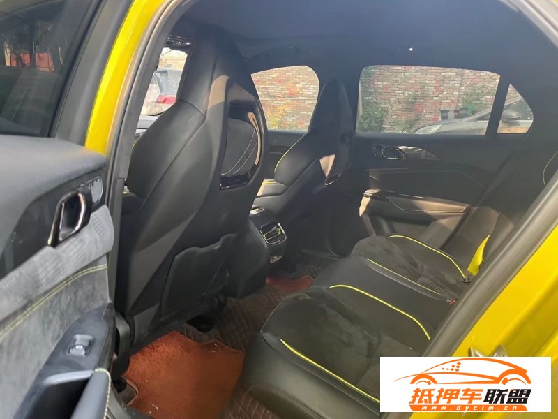  20年領(lǐng)克03轎車 