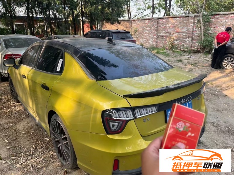  20年領(lǐng)克03轎車 