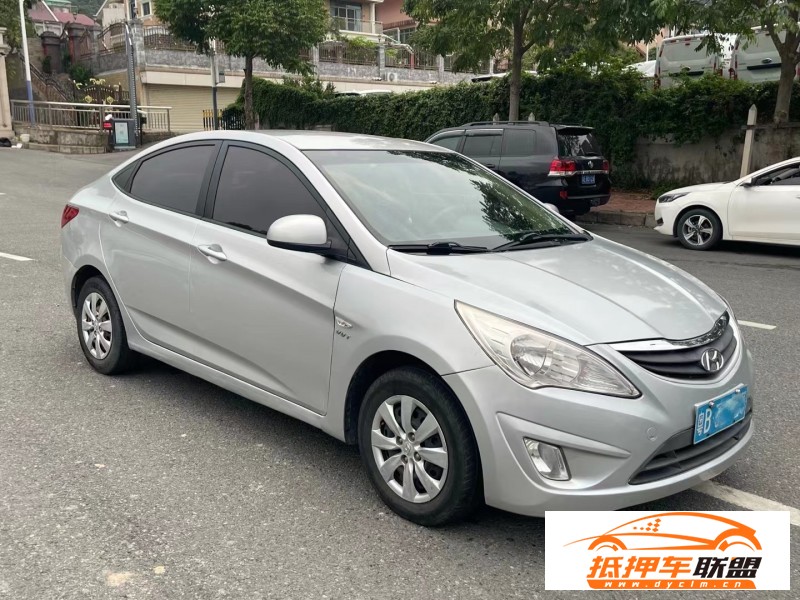  14年現(xiàn)代瑞納轎車 
