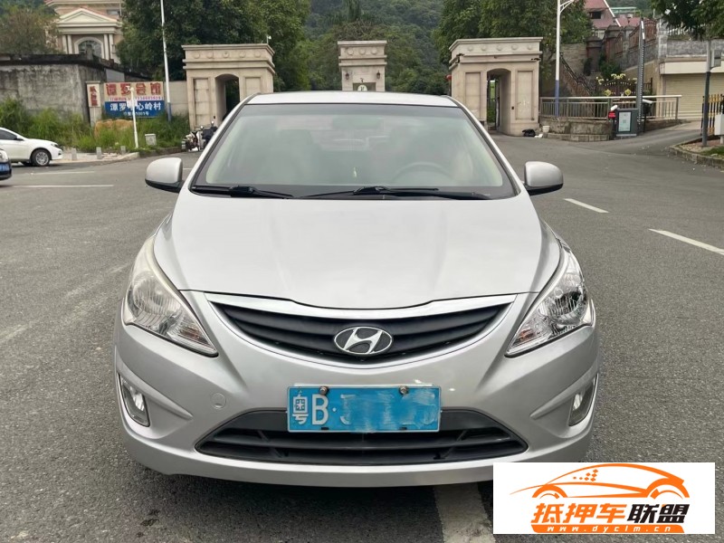  14年現(xiàn)代瑞納轎車 