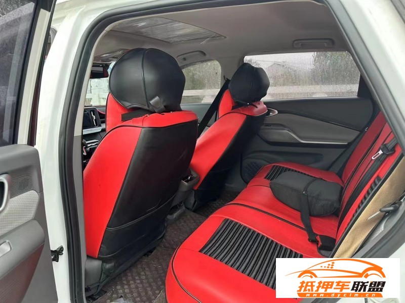  21年寶駿RC5轎車 