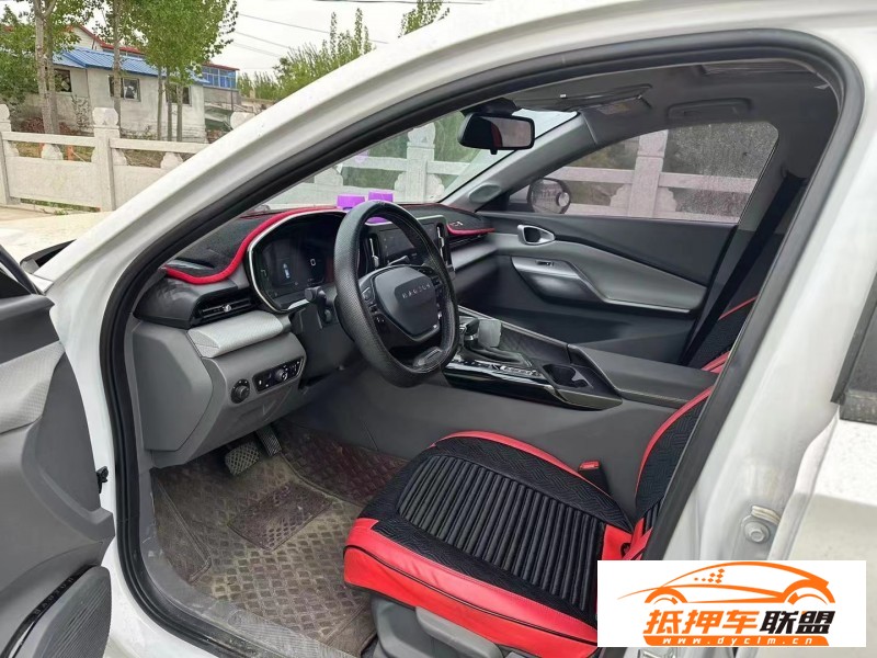  21年寶駿RC5轎車 