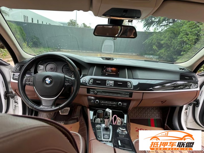  17年寶馬5系轎車 