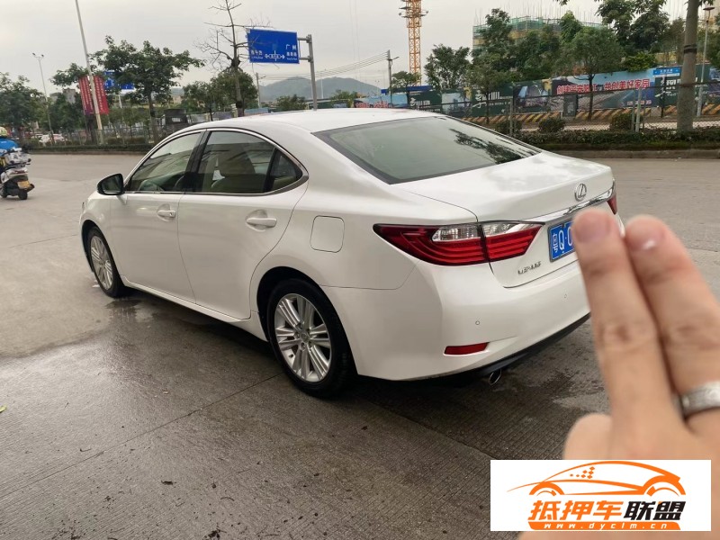  12年雷克薩斯ES轎車 