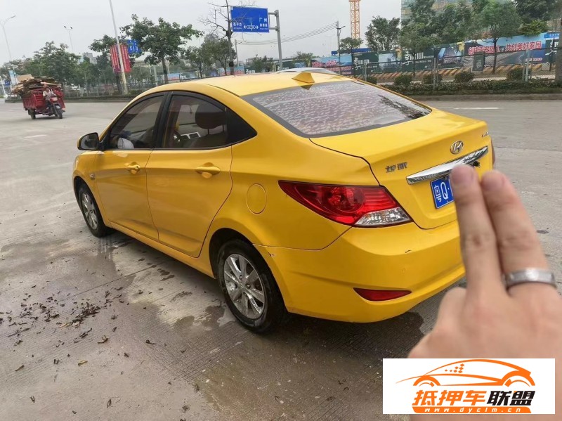  14年現(xiàn)代瑞納轎車 