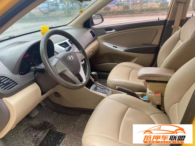  14年現(xiàn)代瑞納轎車 