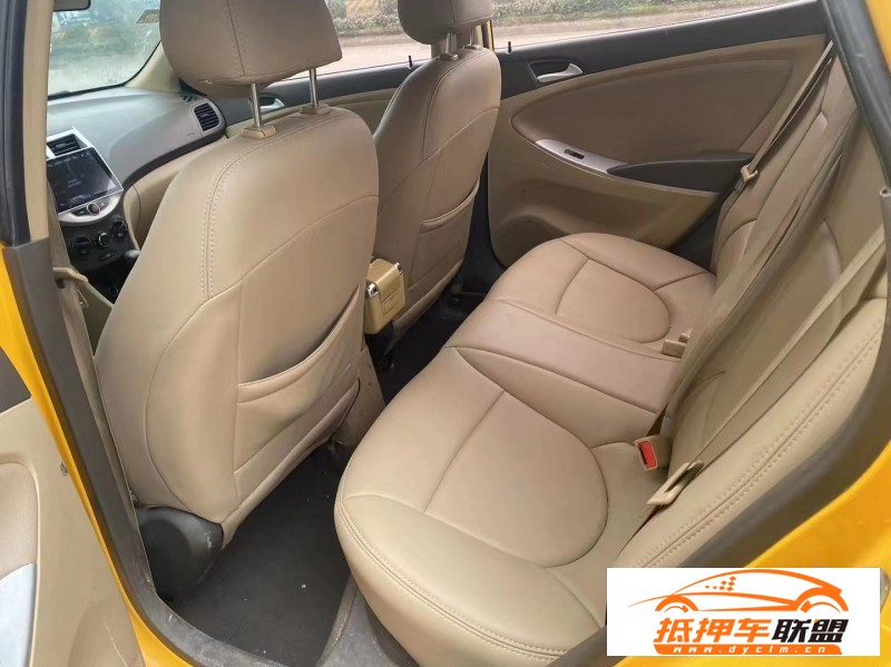  14年現(xiàn)代瑞納轎車 