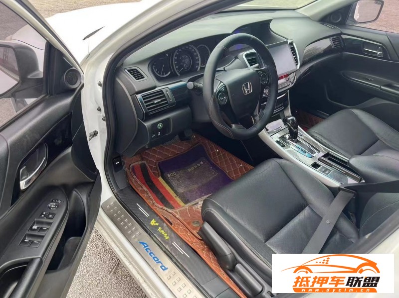 17年本田雅閣轎車 