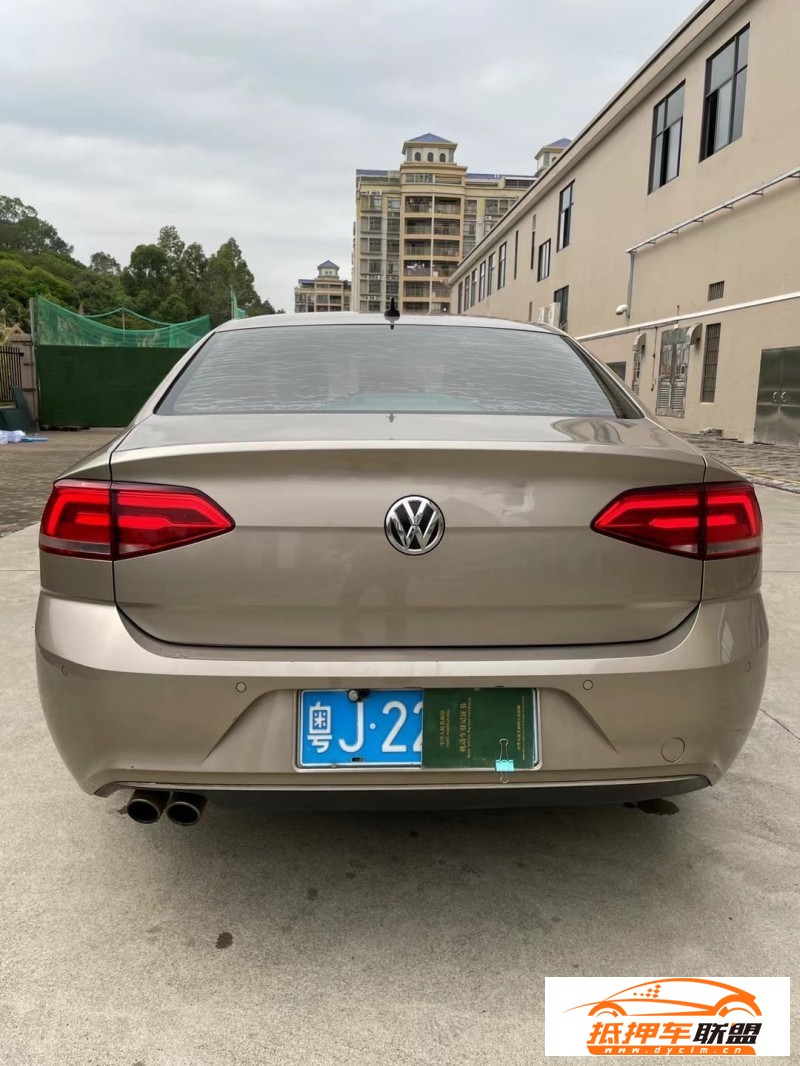 15年大眾凌渡轎車 