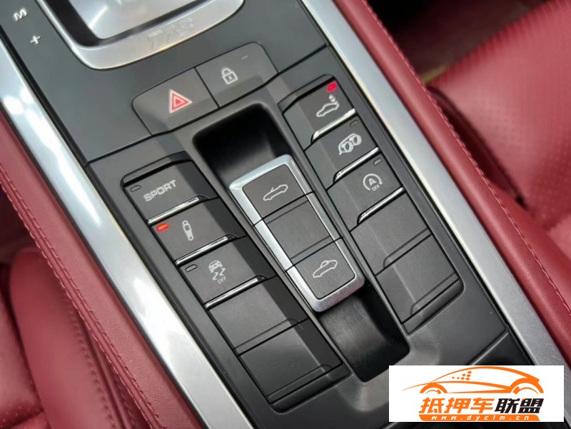  21年保時捷718轎車 