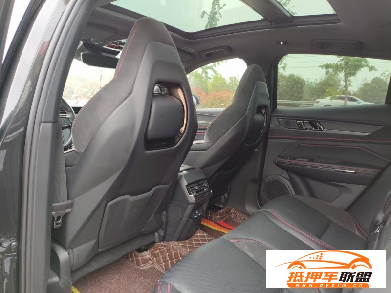  20年領(lǐng)克05轎車 