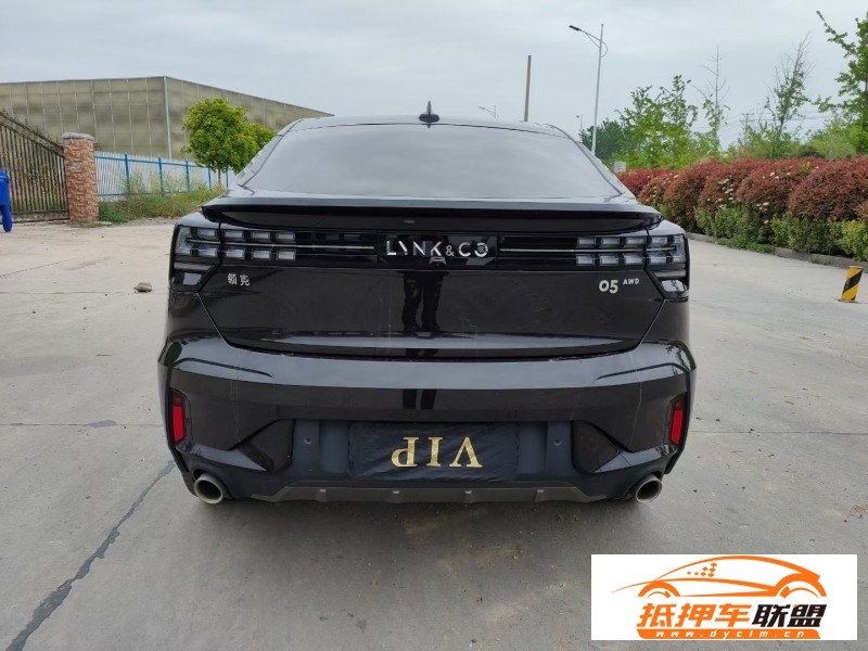  20年領(lǐng)克05轎車 